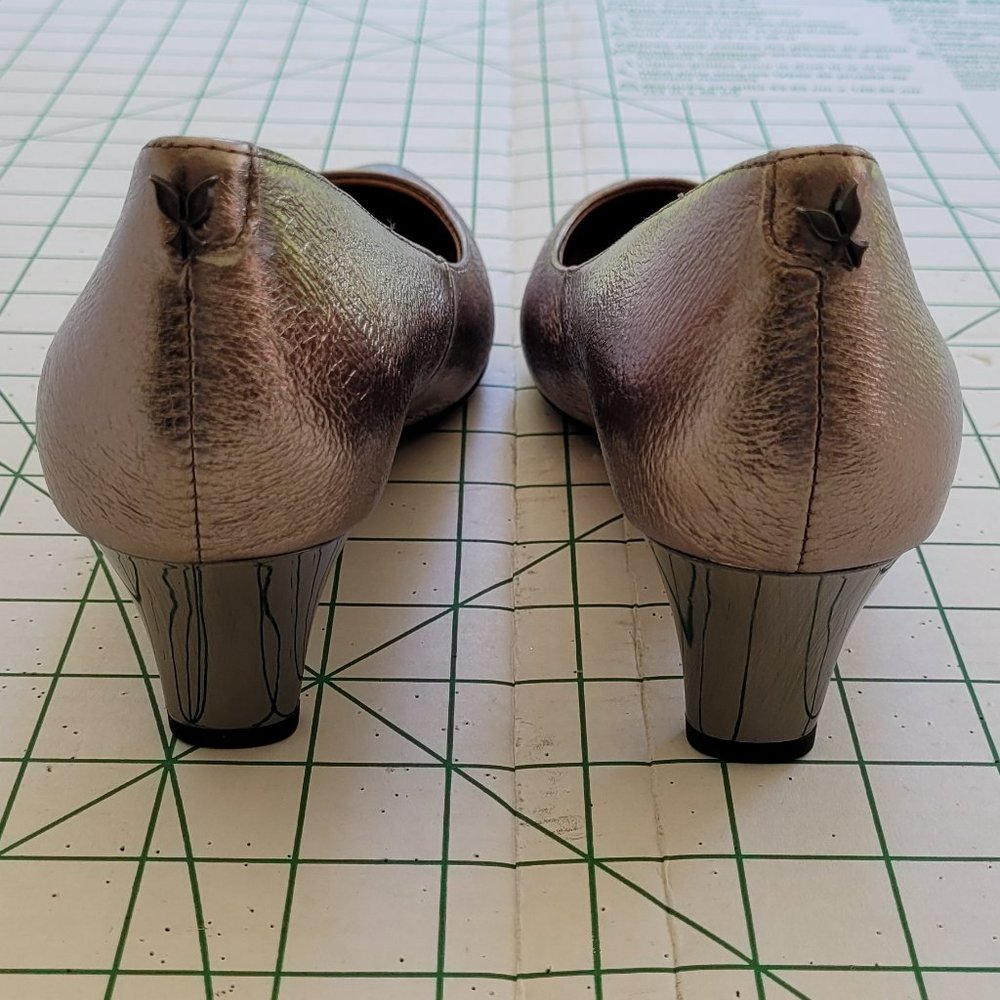 J. Reneé Metallic Pointed Toe pumps - Picture 14 of 14